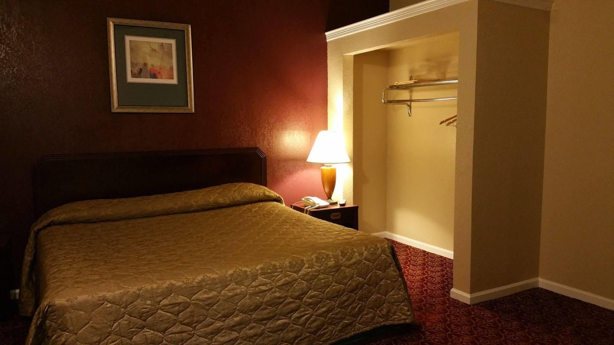 Executive Inn And Suites Waxahachie Ngoại thất bức ảnh